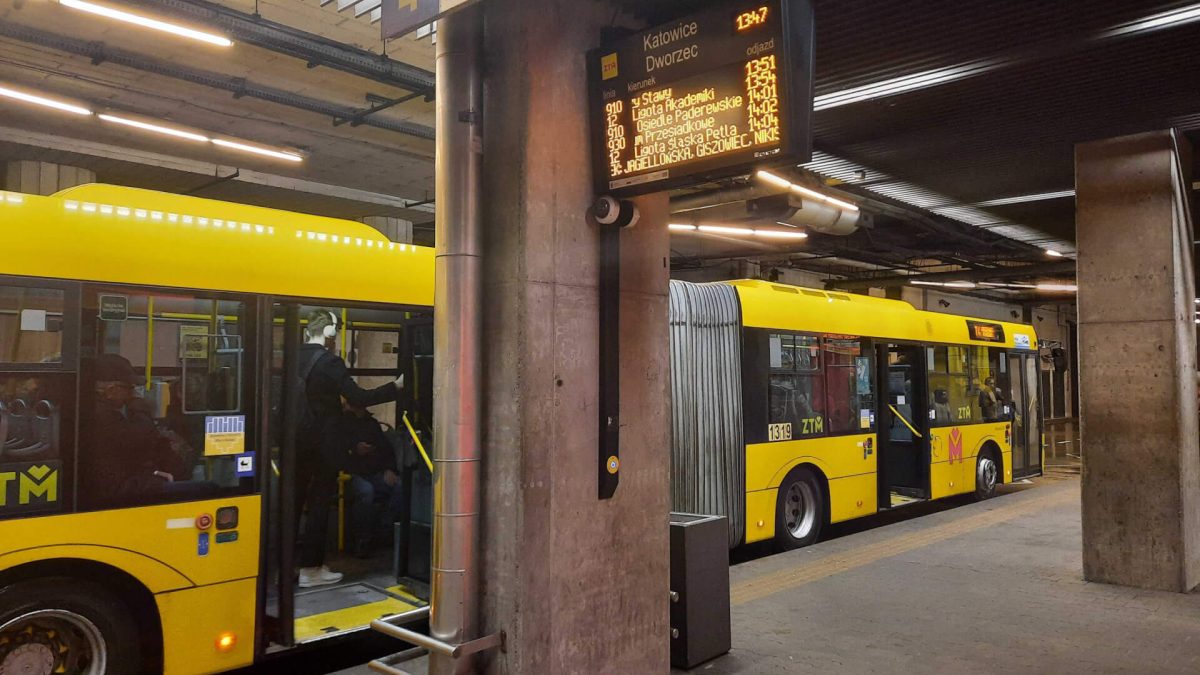 Zdj Cie Dok Adnie Lat Temu Otwarto Podziemny Dworzec Autobusowy