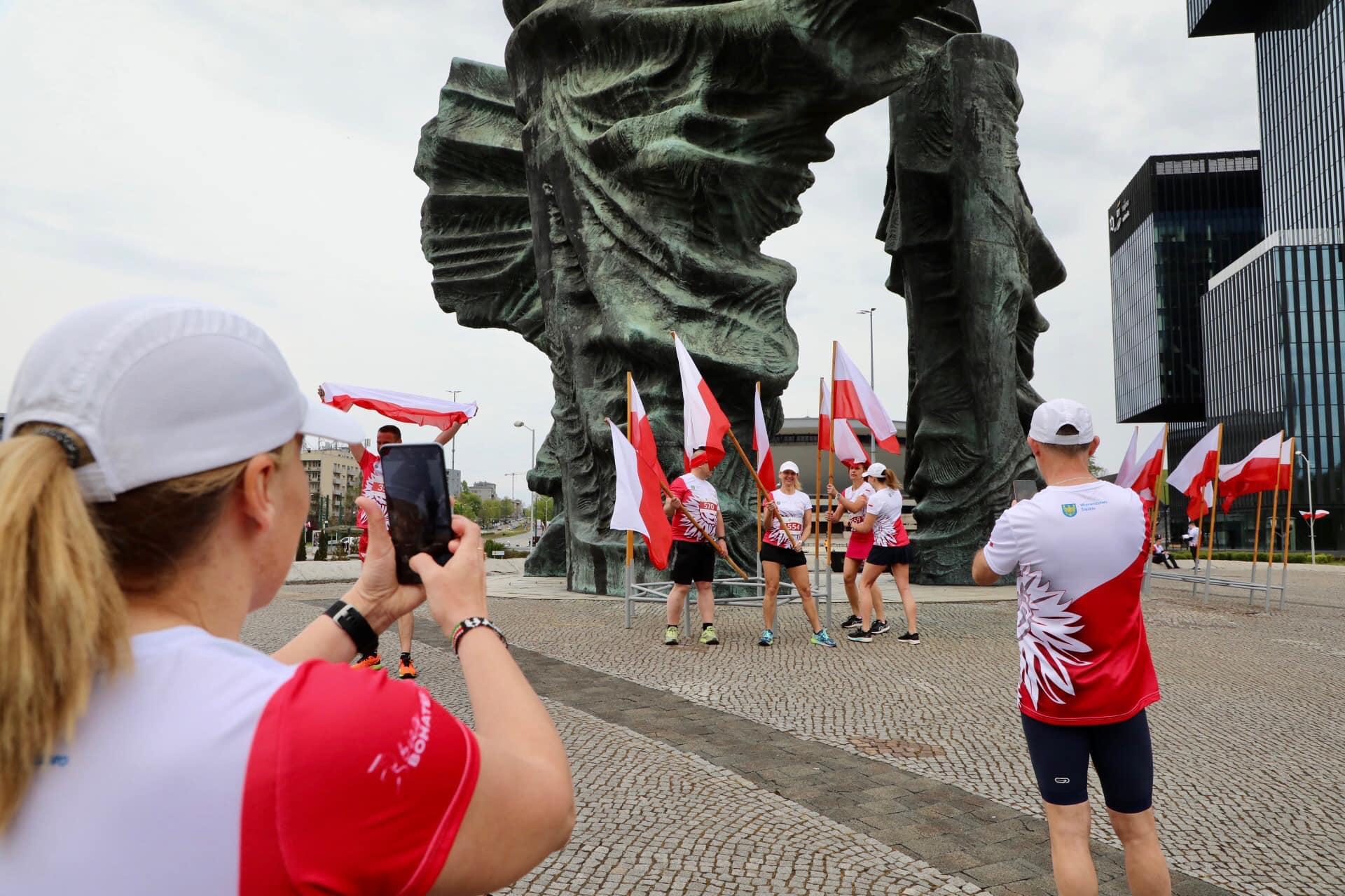 Bieg Flagi 2023 wystartował spod Pomnika Powstańców Śląskich w Katowicach