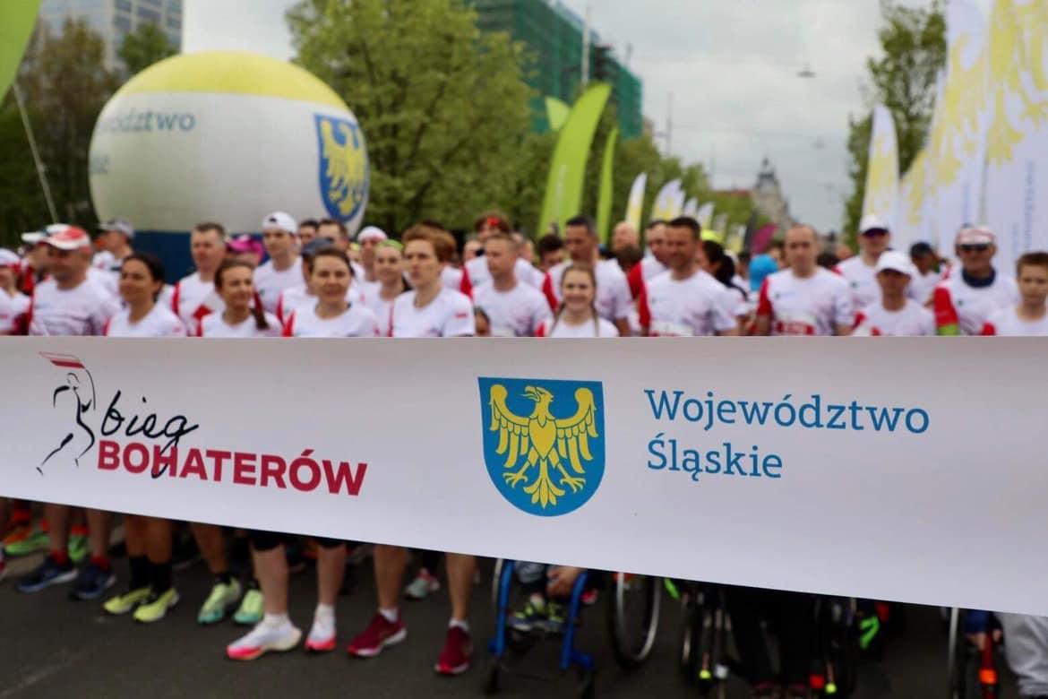 Bieg Flagi 2023 wystartował spod Pomnika Powstańców Śląskich w Katowicach