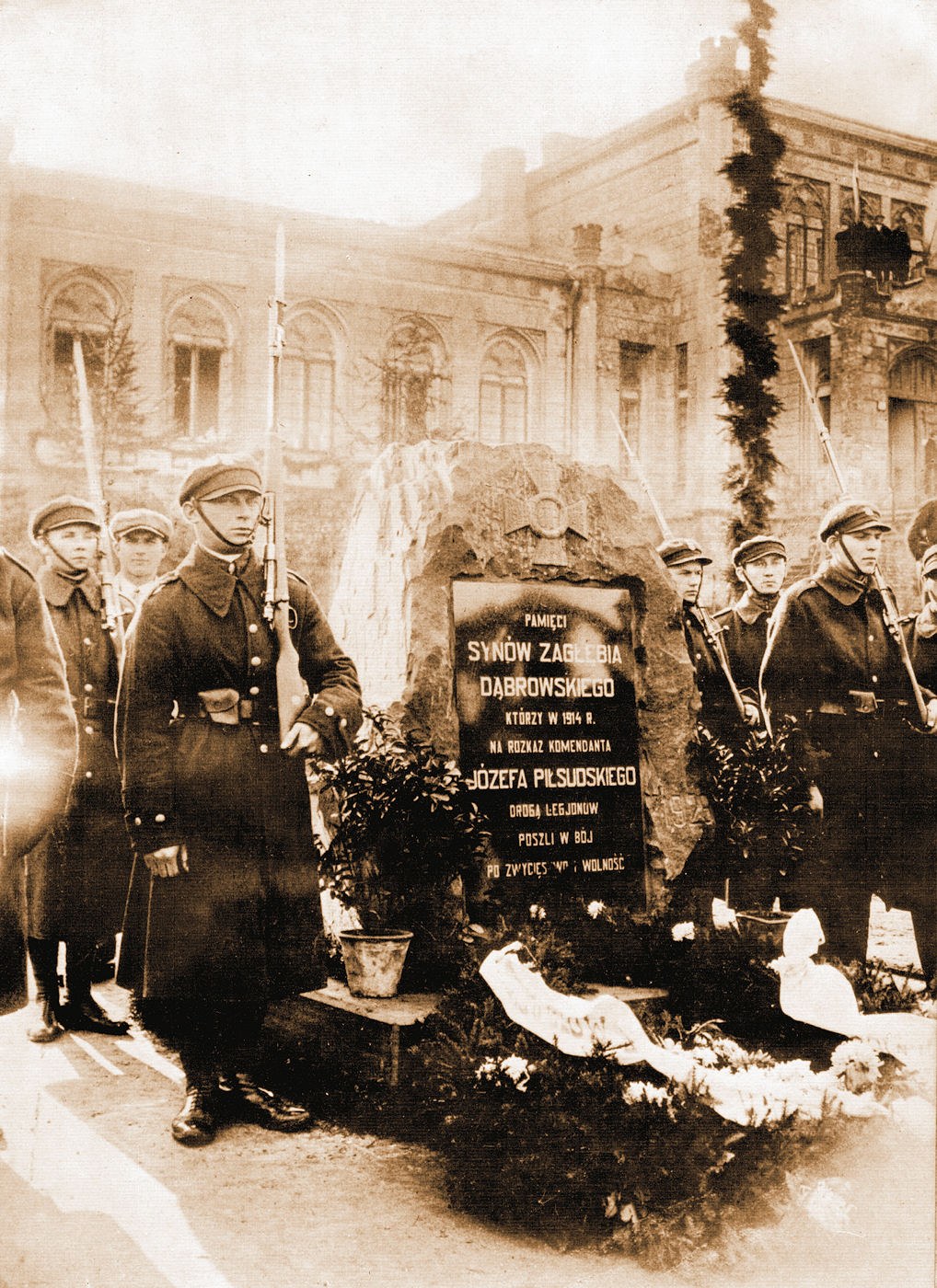 Dąbrowa Górnicza - Pomnik Pamięci Synów Zagłębia Dąbrowskiego, zniszczony w 1939 r.