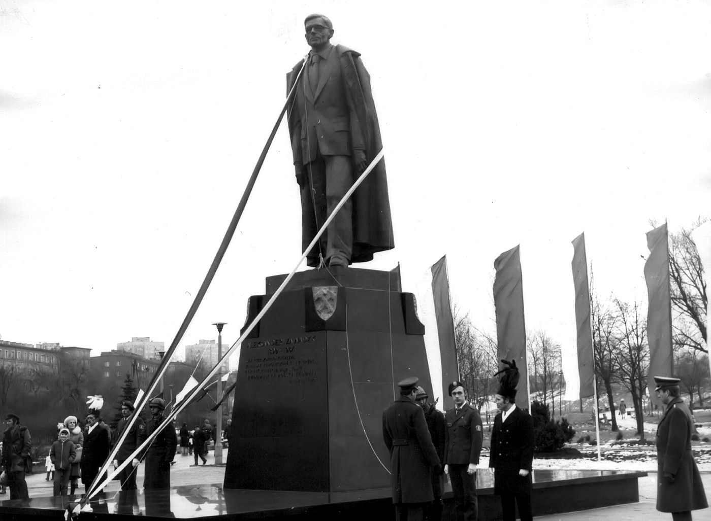 Dąbrowa Górnicza - pomnik generała Aleksandra Zawadzkiego z 1979 r., usunięty w 1990