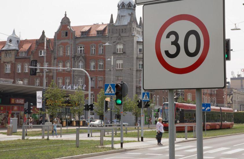 Dzięki wprowadzeniu Strefy Tempo 30 w mieście dochodzi do mniejszej liczby wypadków Fot