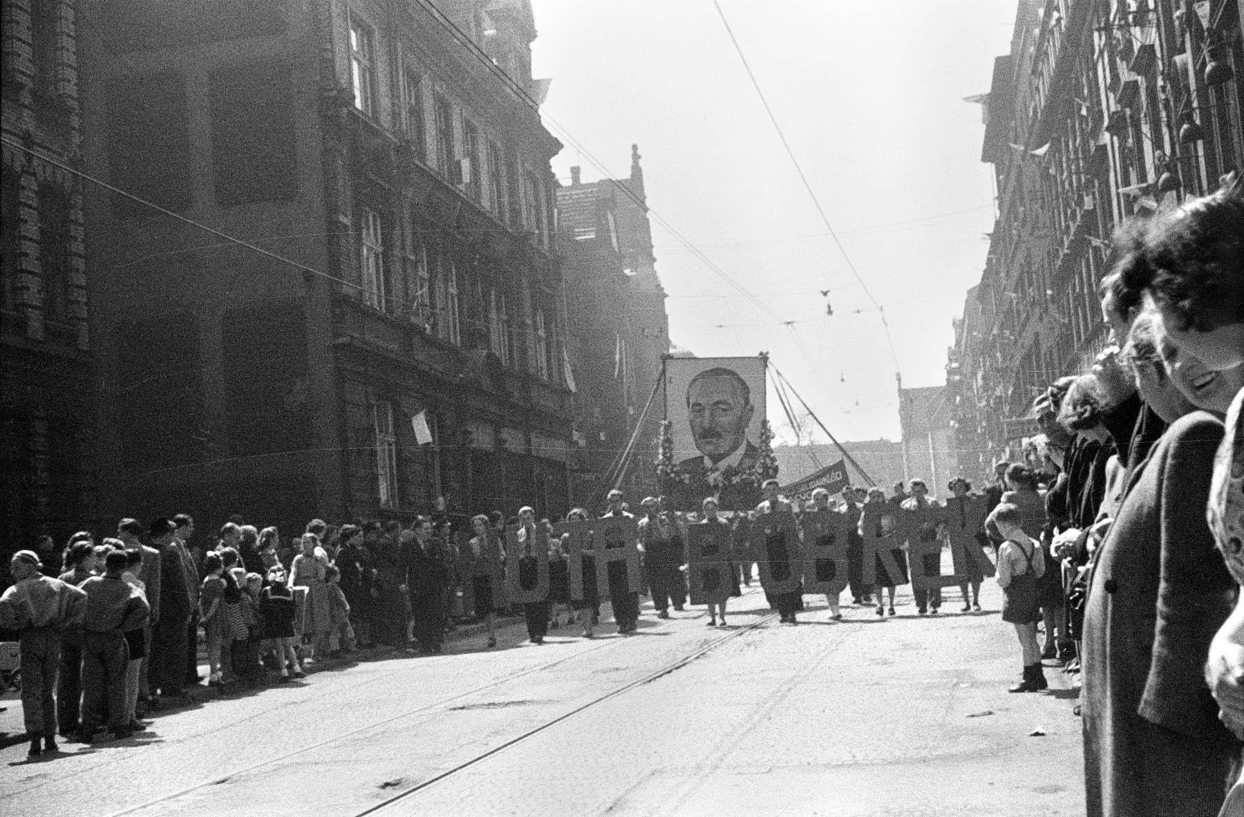 Historyczny spacer ulicą Piekarską