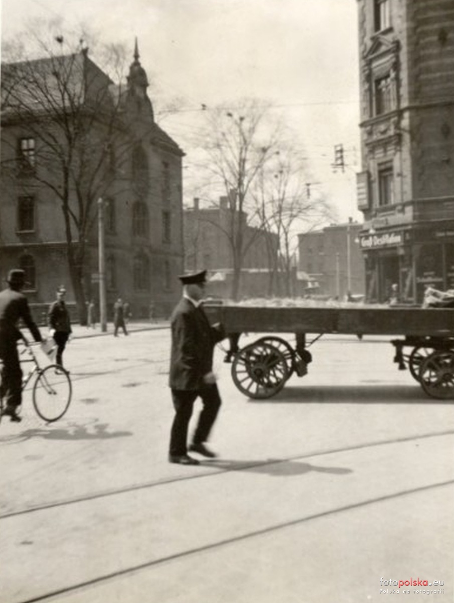 Historyczny spacer ulicą Piekarską