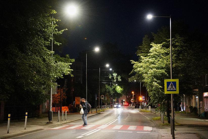 Jednym z elementów poprawy bezpieczeństwa jest doświetlanie przejść dla pieszych fot