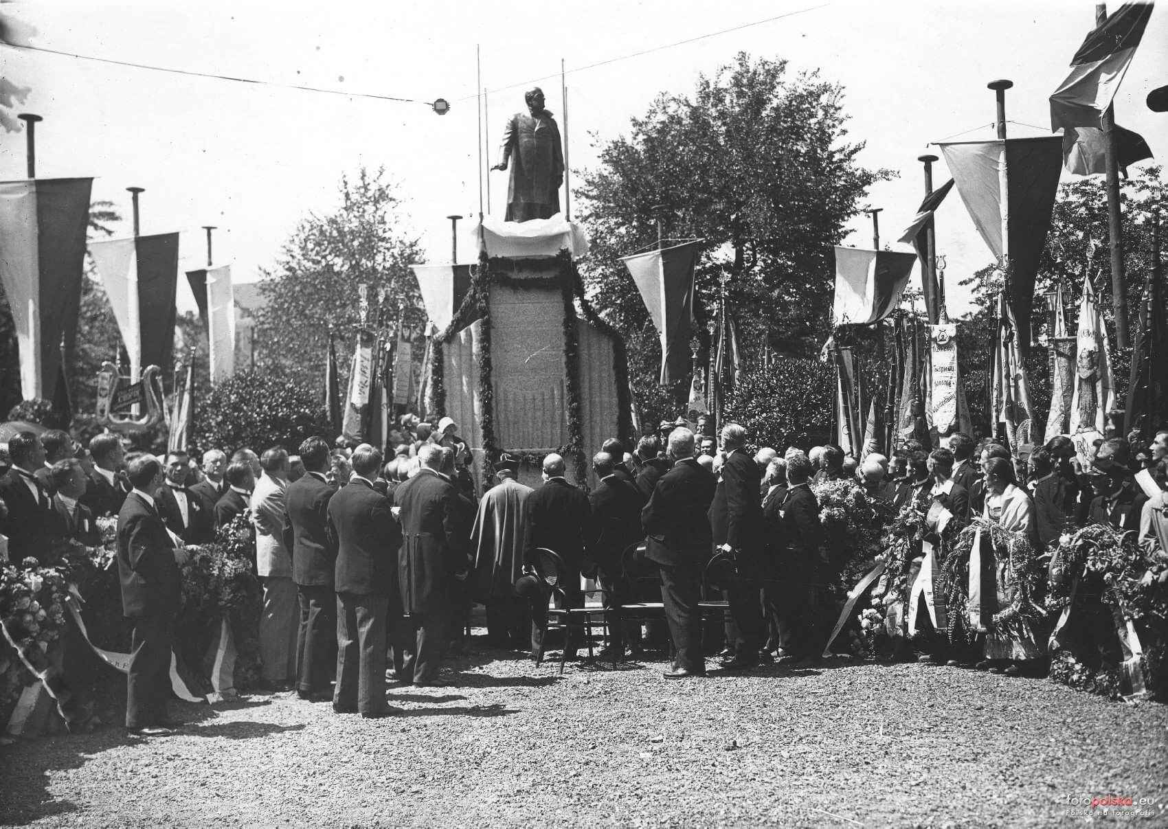 Katowice odsłoniecie pomnika Stanislawa Moniuszki na placu Miarki