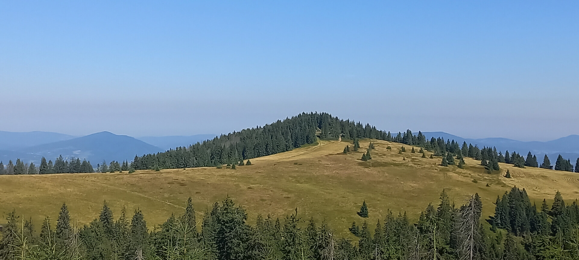 Na wycieczkę w te góry dojedziemy w niecałe dwie godziny