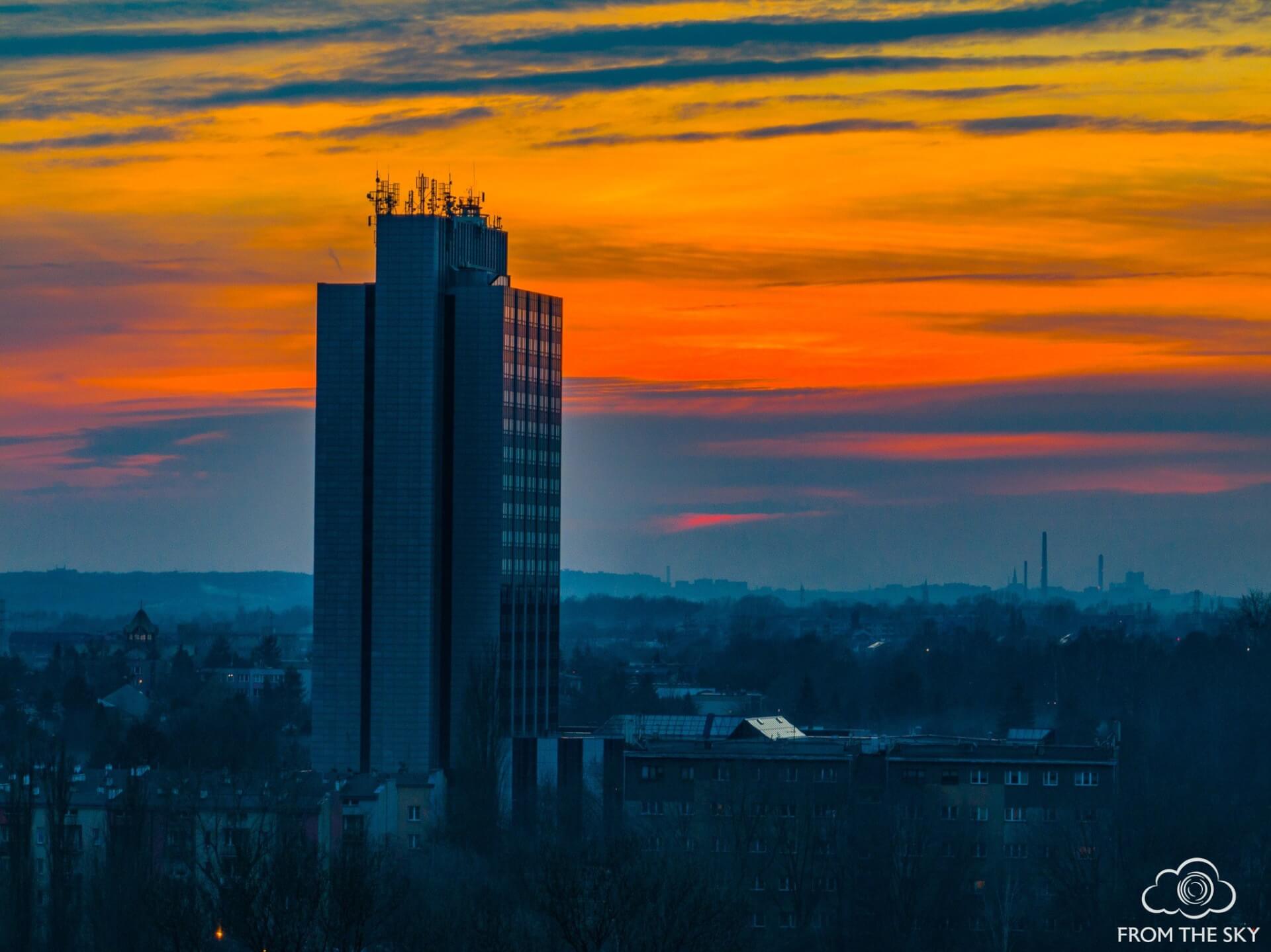 Zachód słońca nad Wydziałem Nauk o Ziemi UŚ w Sosnowcu