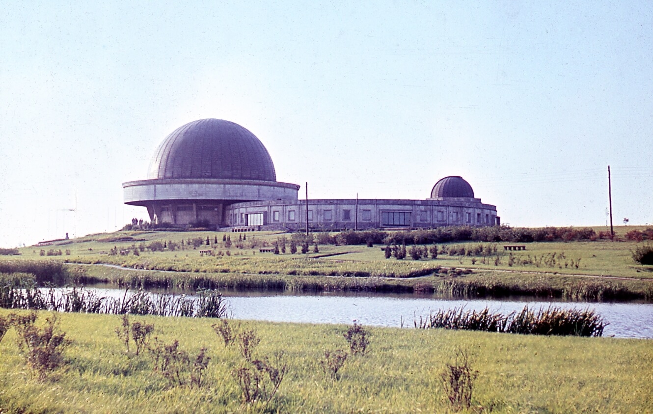 Planetarium Śląskie w Chorzowie wraz z otoczeniem