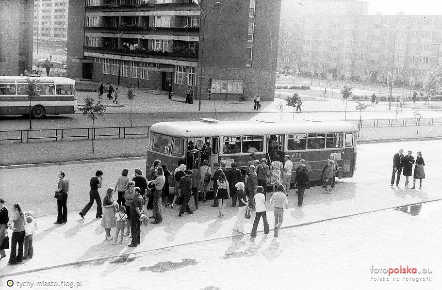 Tychy - przystanek autobusowy przy SDK Tęcza