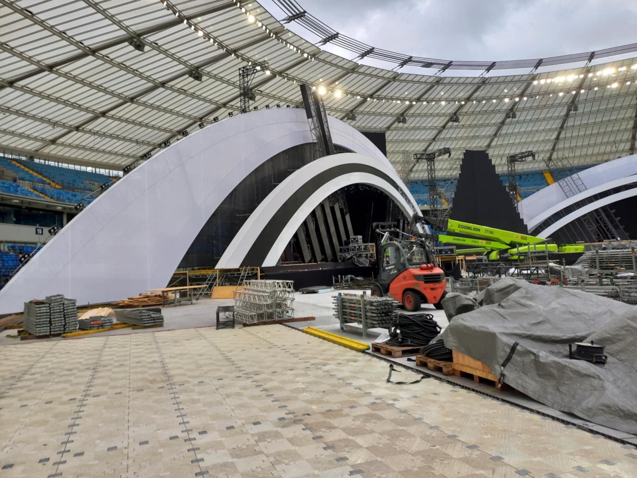 Budowa sceny Sylwester z Dwójką, Stadion Śląski, Chorzów