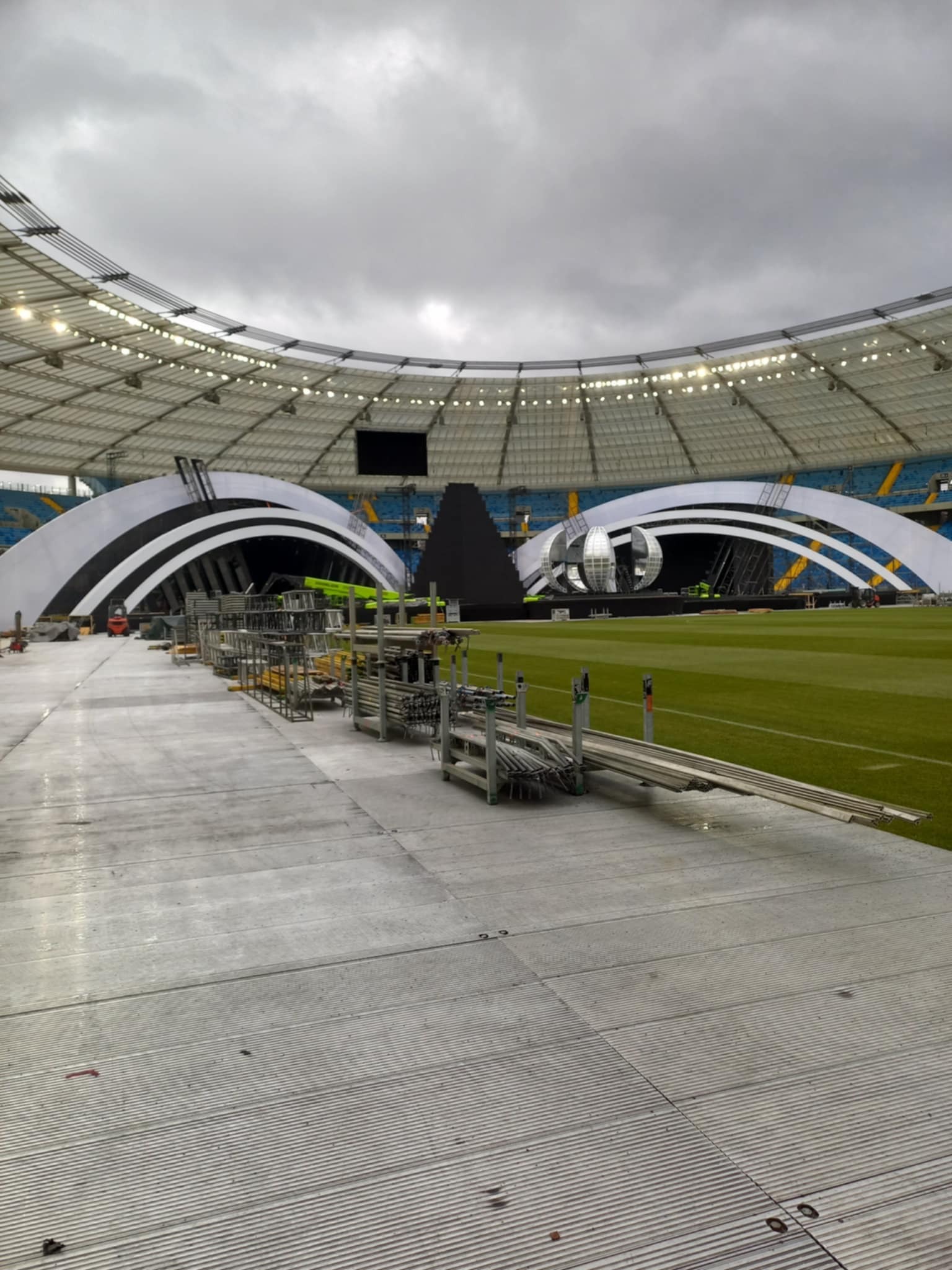 Budowa sceny Sylwester z Dwójką, Stadion Śląski, Chorzów