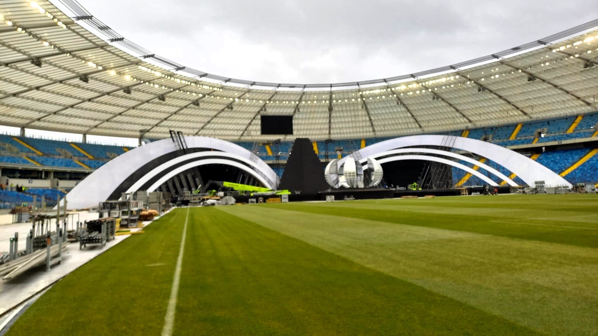 Budowa sceny Sylwester z Dwójka Stadion Slaski 19