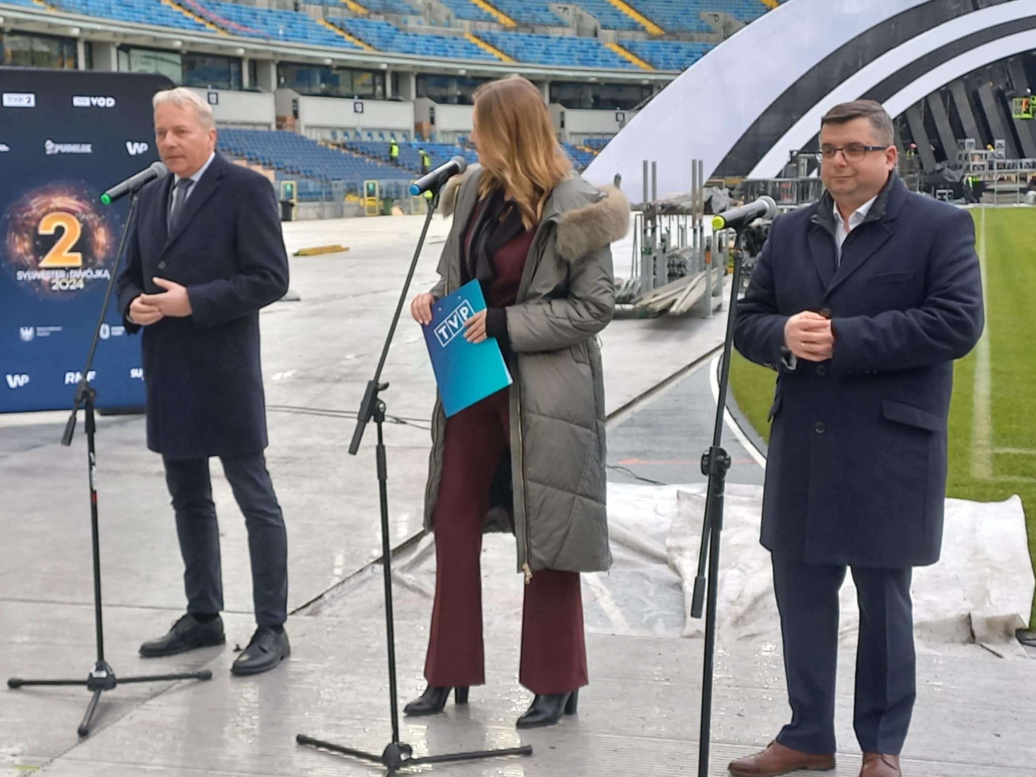 Budowa sceny Sylwester z Dwójką, Stadion Śląski, Chorzów