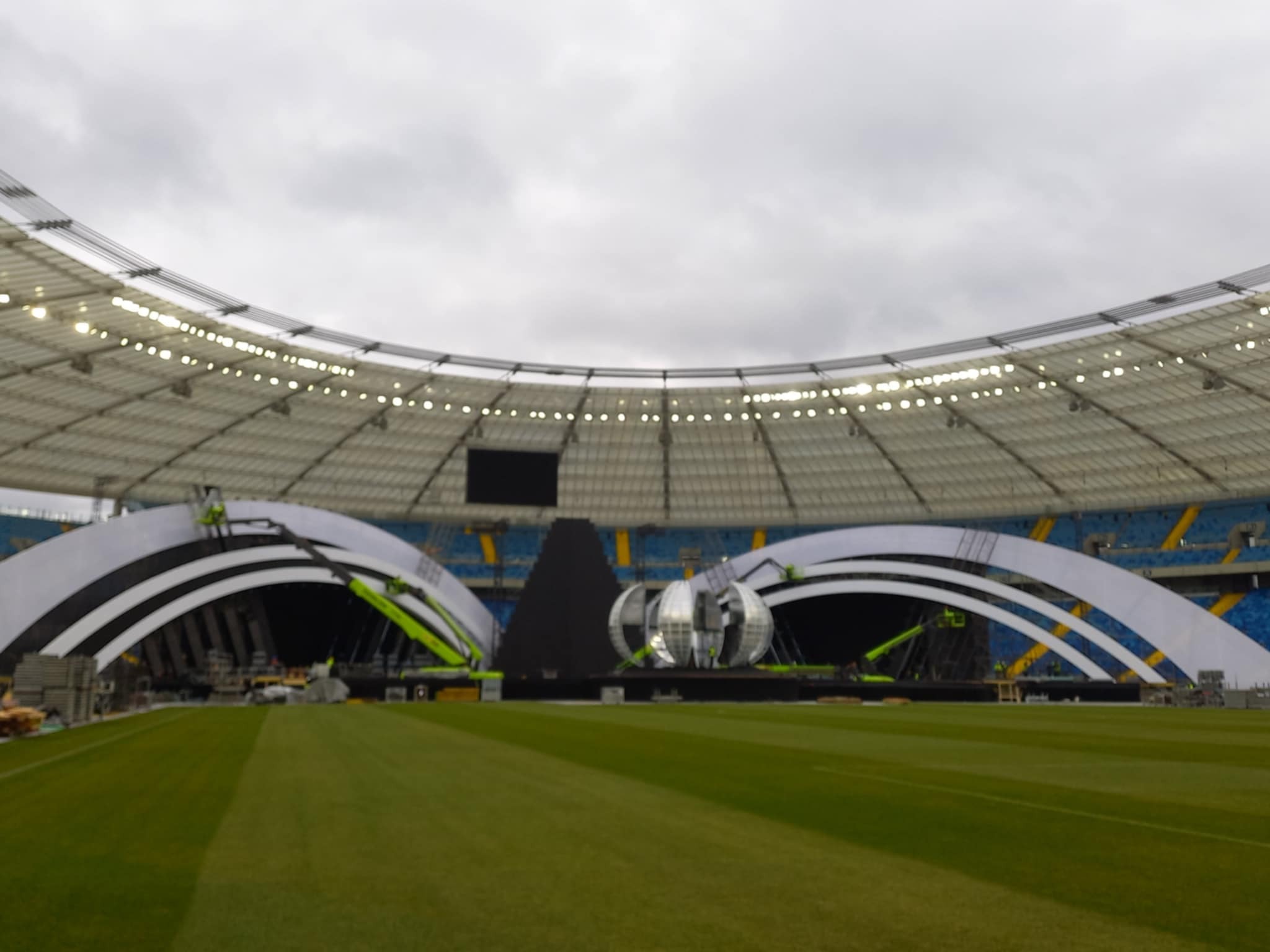 Budowa sceny Sylwester z Dwojka Stadion Slaski 24