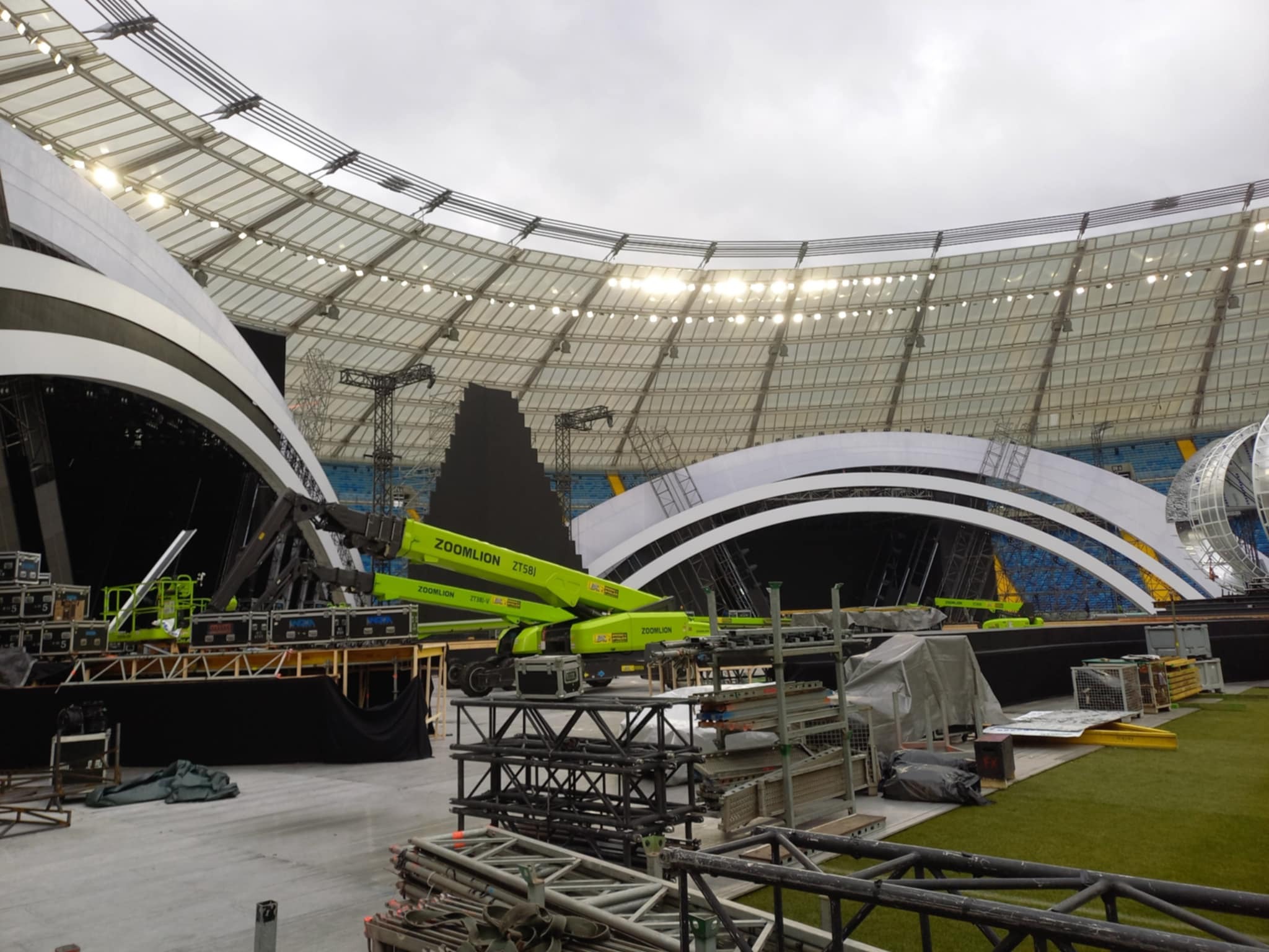 Budowa sceny Sylwester z Dwójką, Stadion Śląski, Chorzów