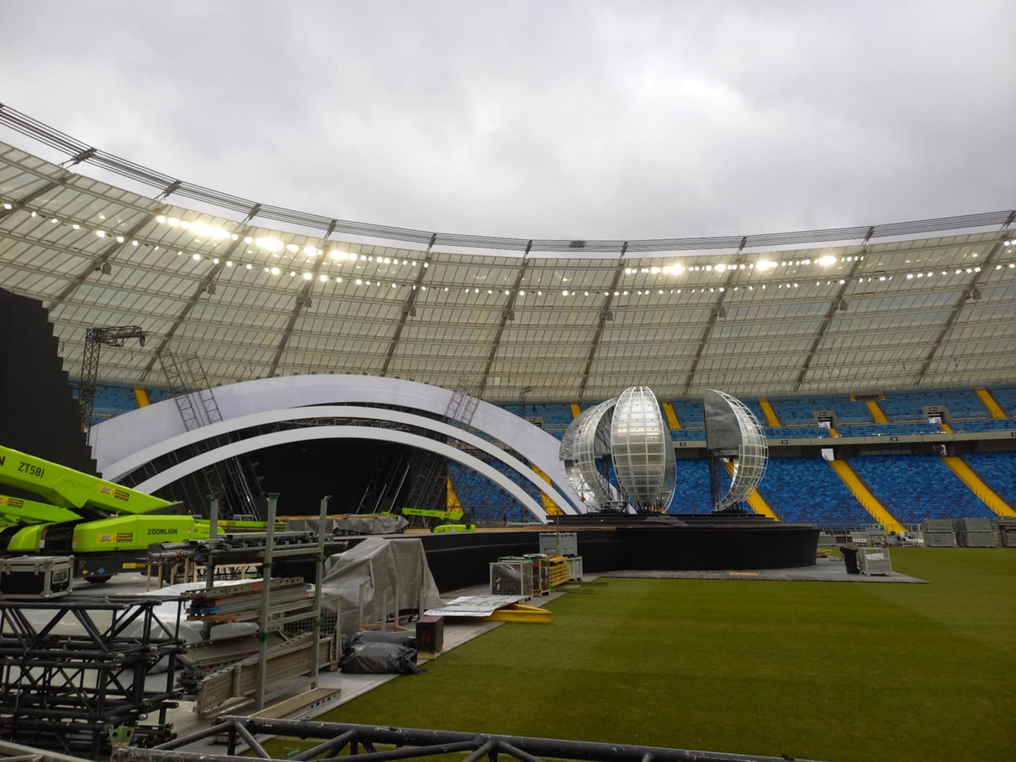 Budowa sceny Sylwester z Dwójką, Stadion Śląski, Chorzów