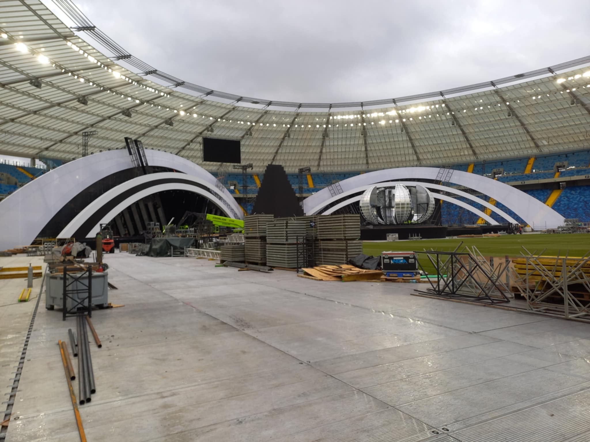 Budowa sceny Sylwester z Dwójką, Stadion Śląski, Chorzów