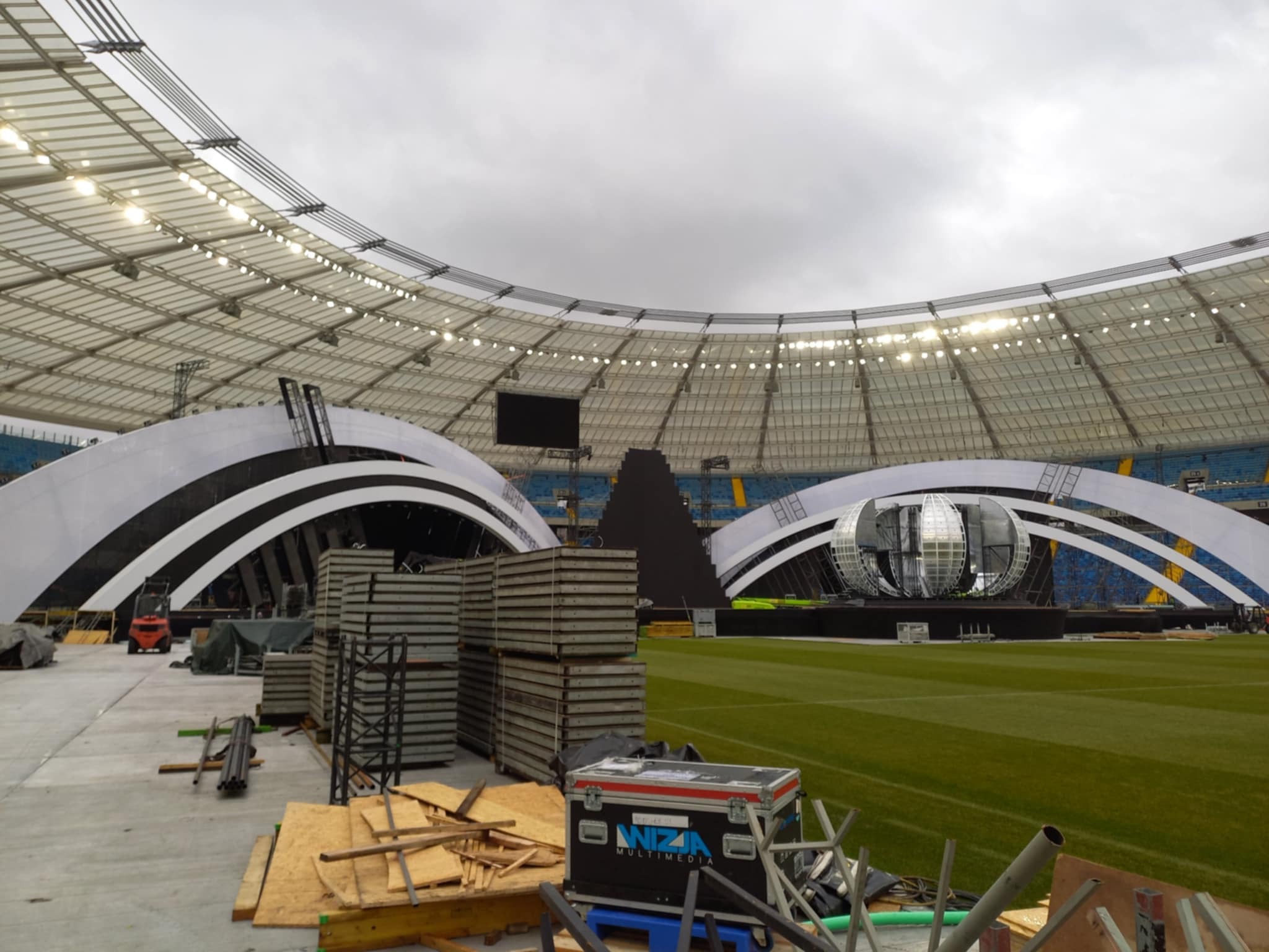 Budowa sceny Sylwester z Dwójką, Stadion Śląski, Chorzów