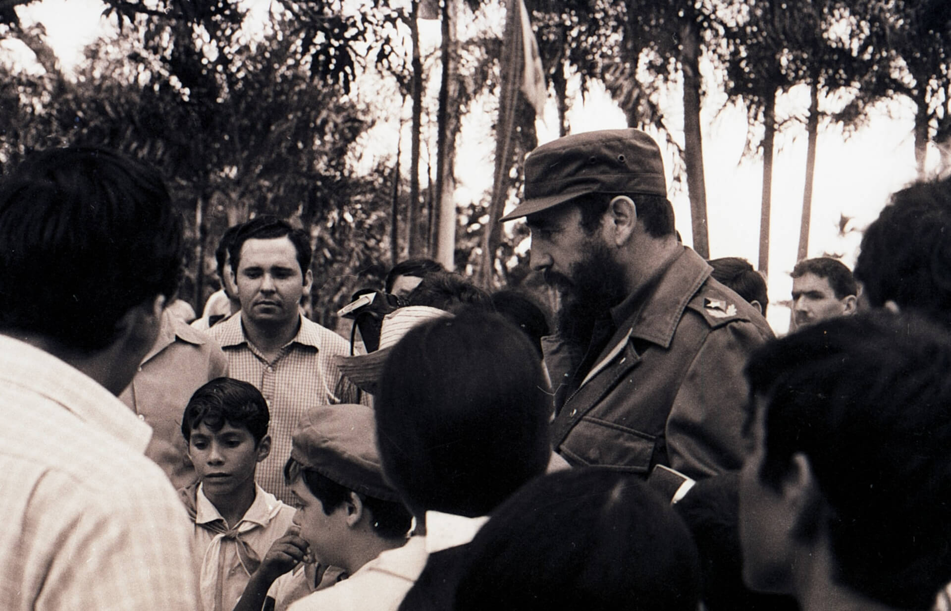 Fidel Castro z pionierami w Parque Lenin. rok 1974