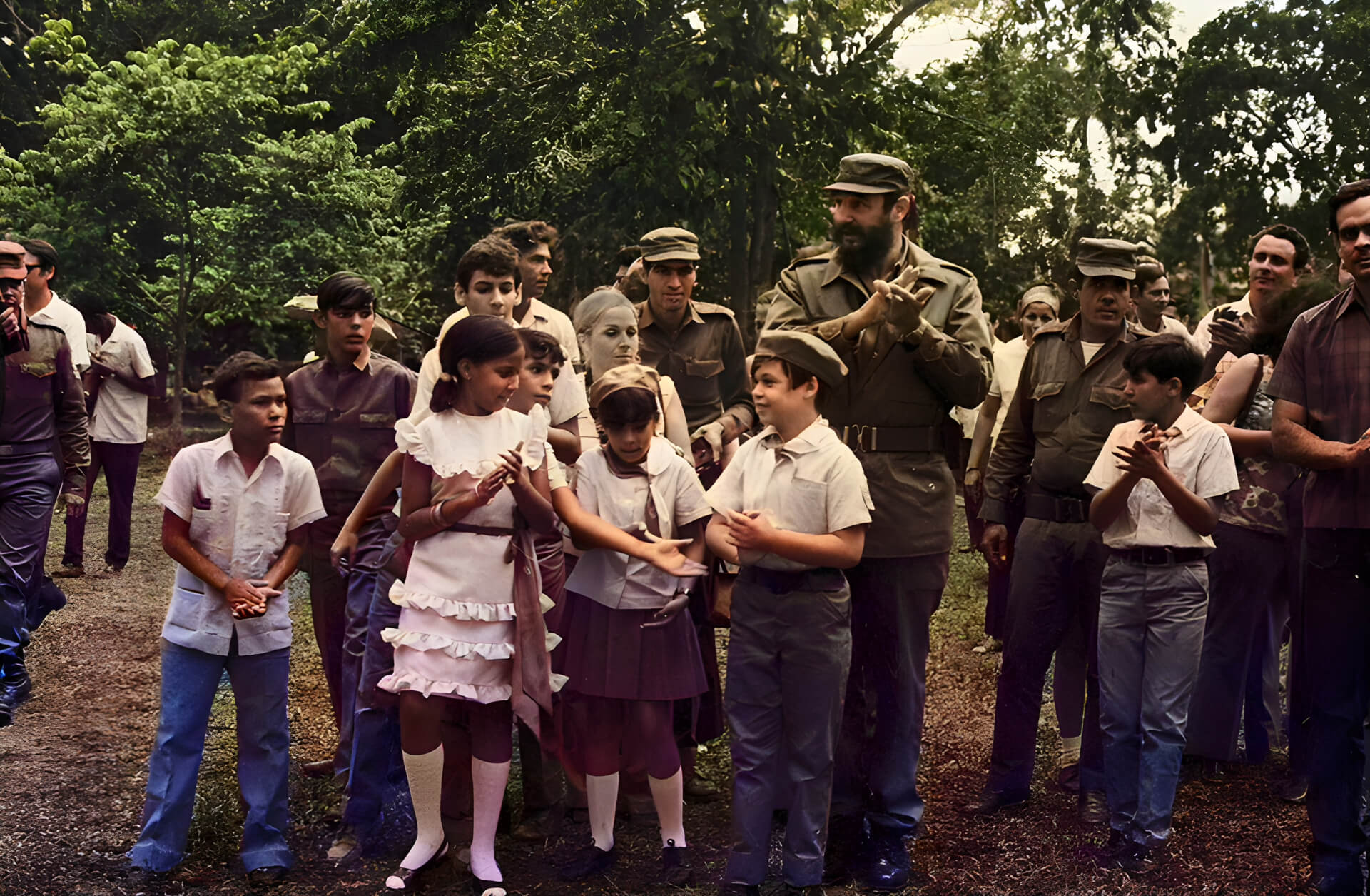 Fidel Castro z pionierami w Parque Lenin, rok 1974