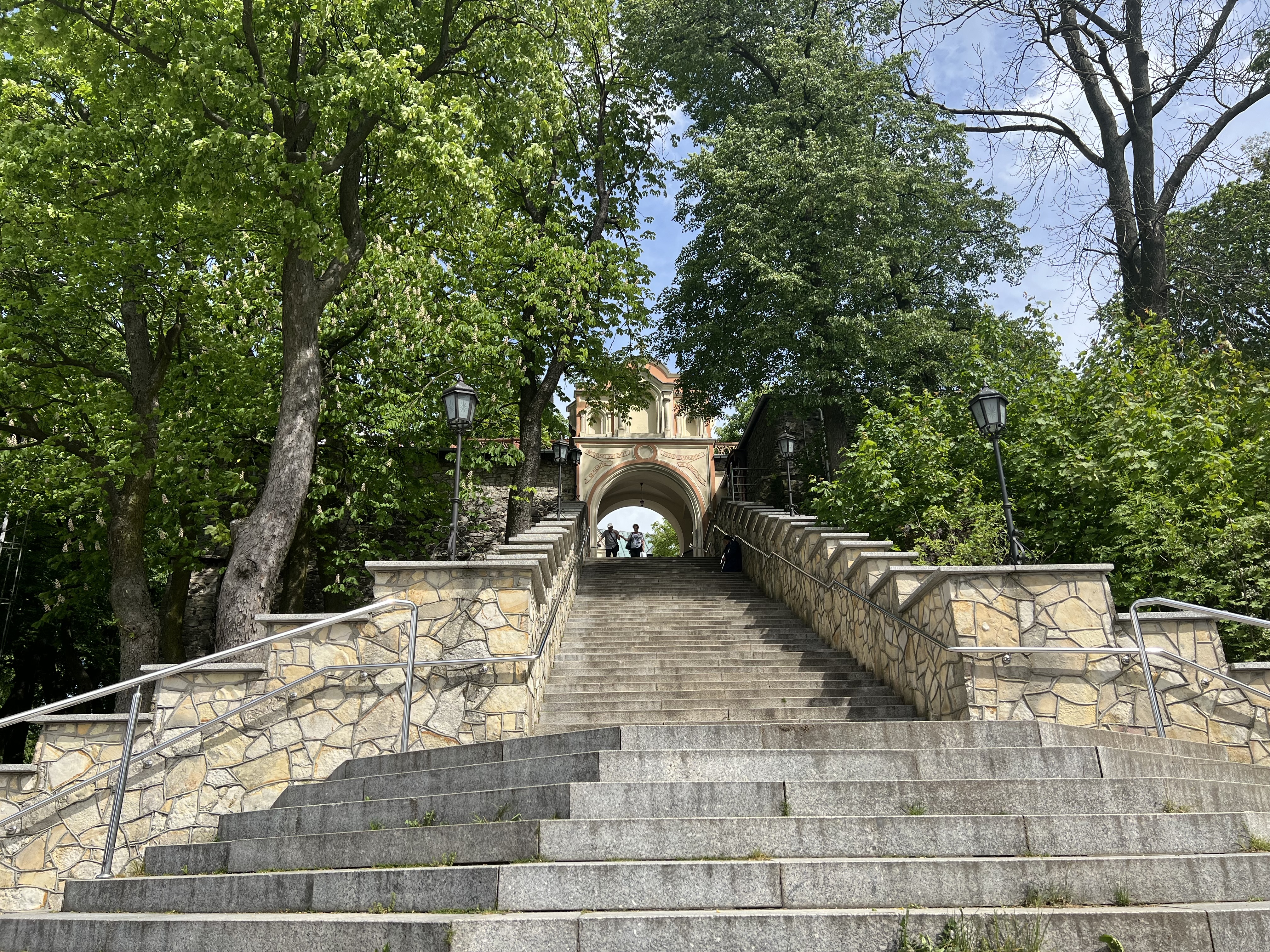 Schody prowadzące do sanktuarium na Górze św. Anny