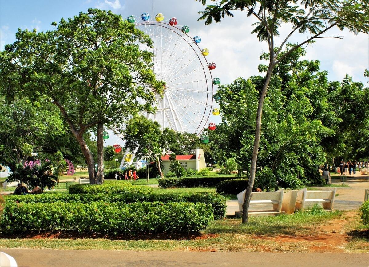 Parque Lenin w Hawanie - kubański odpowiednik Parku Śląskiego (WPKiW). Lunapark