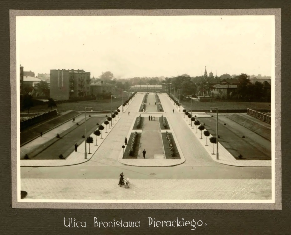 Sosnowiec. Ulica Bolesława Pierackiego (obecnie aleja Zwycięstwa), widok z budynku magistratu. Rok 1936.