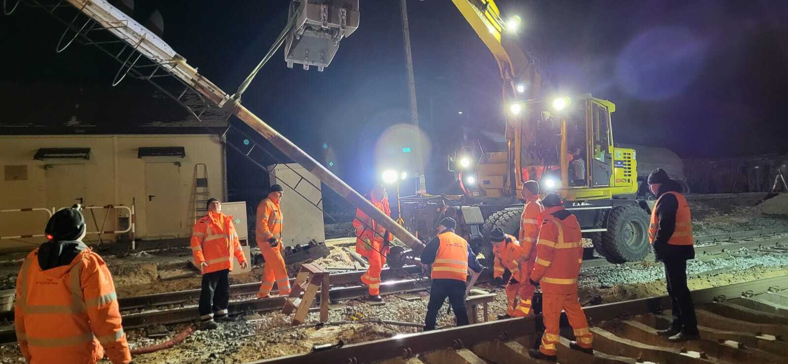 Udrażnianie torów na stacji Kuźnia Raciborska, prace nocne