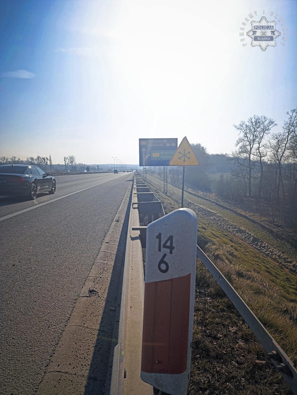 Wypadek na A1. Ciężarówka staranowała bariery