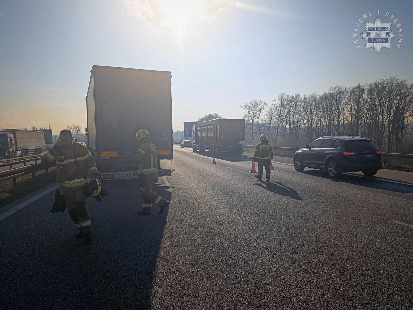 Wypadek na A1. Ciężarówka staranowała bariery