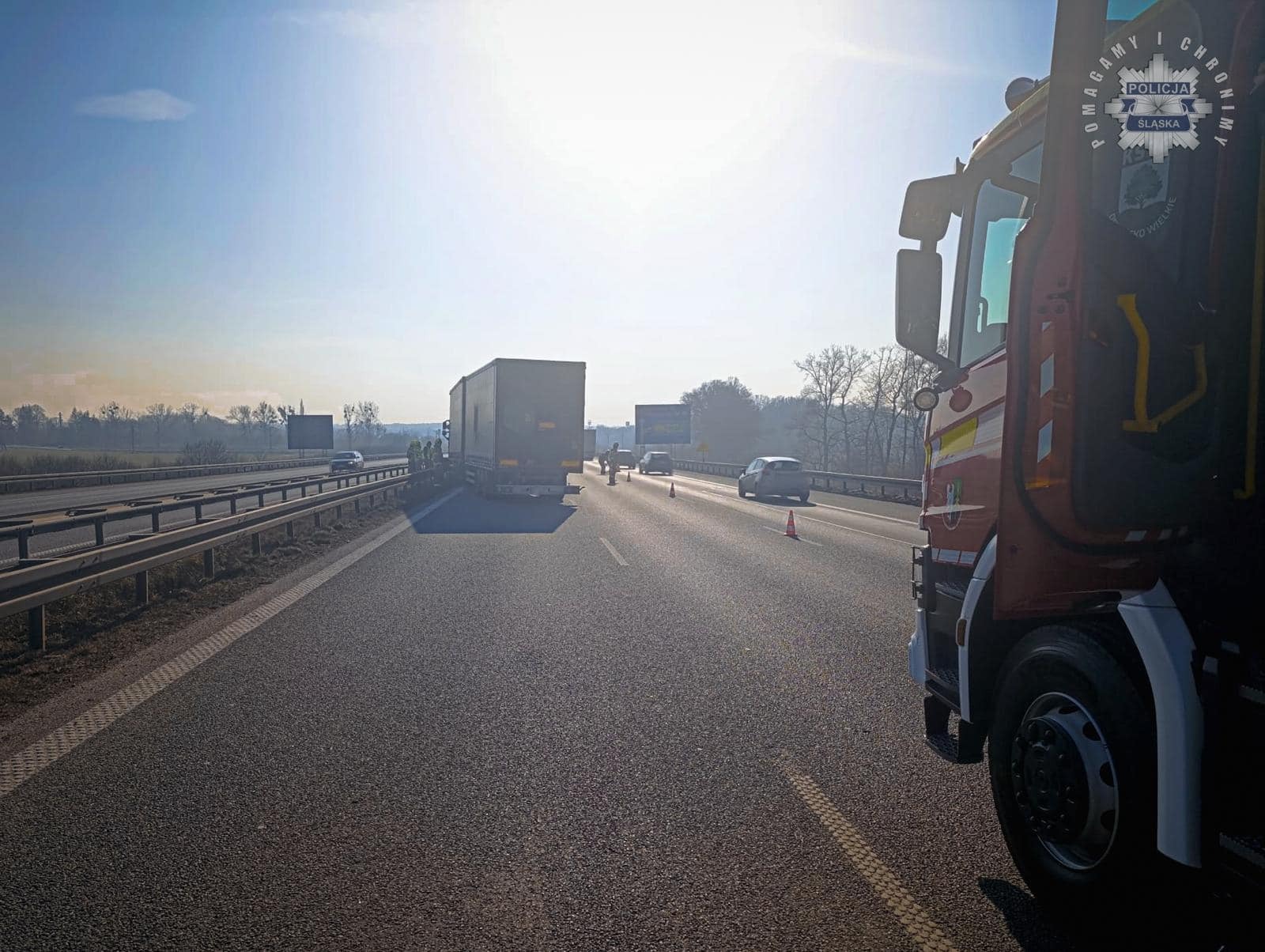 Wypadek na A1. Ciężarówka staranowała bariery