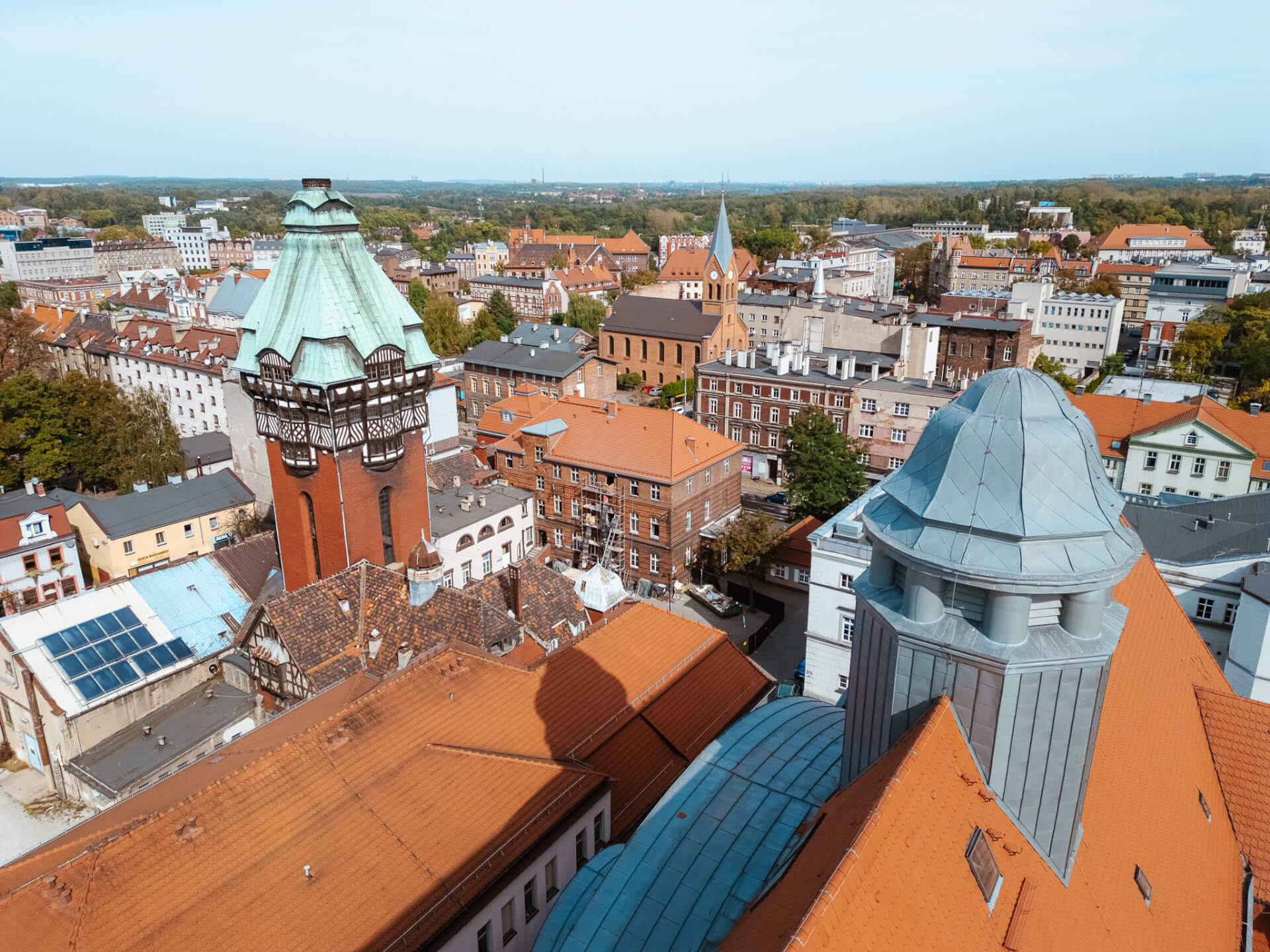 Wieża ciśnieniowo-kominowa przy szpitalu