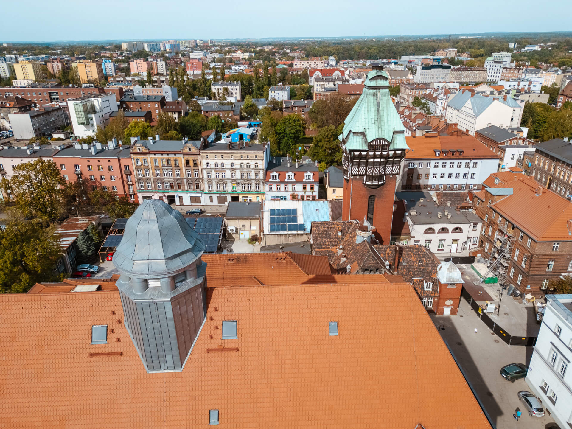 Wieża ciśnieniowo-kominowa przy szpitalu