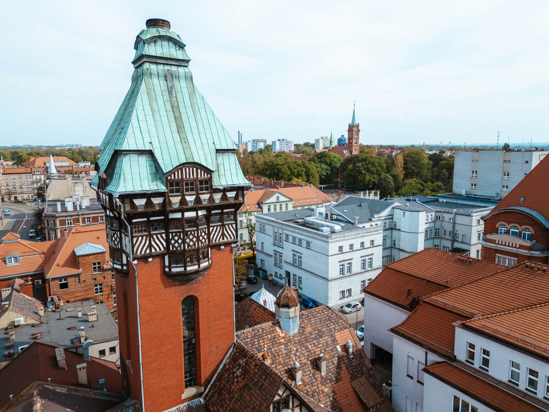 Wieża ciśnieniowo-kominowa przy szpitalu