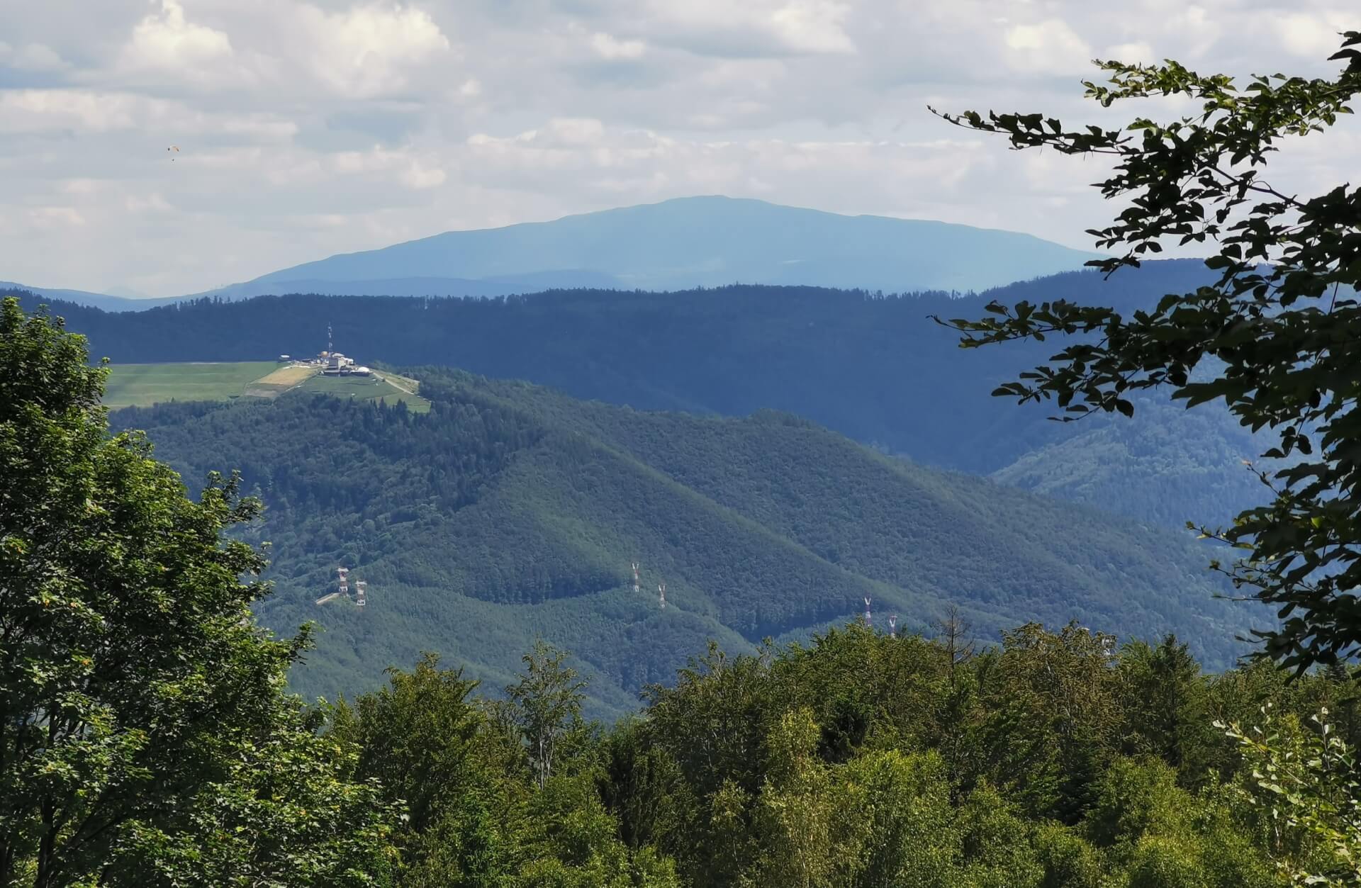 Żar i Babia Góra. Taki widok z Hrobaczej Łąki