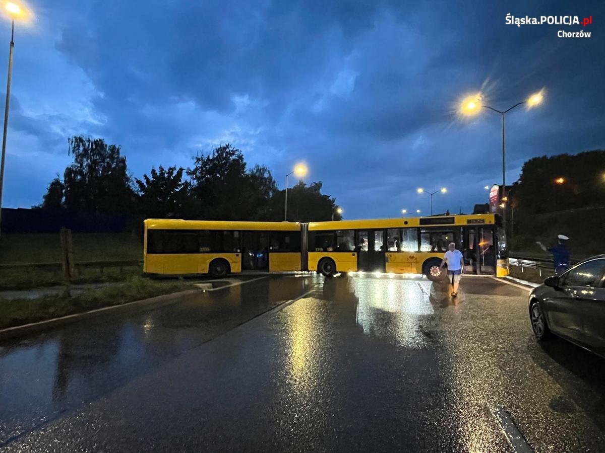 DTŚ Chorzów, autobus blokował ruch