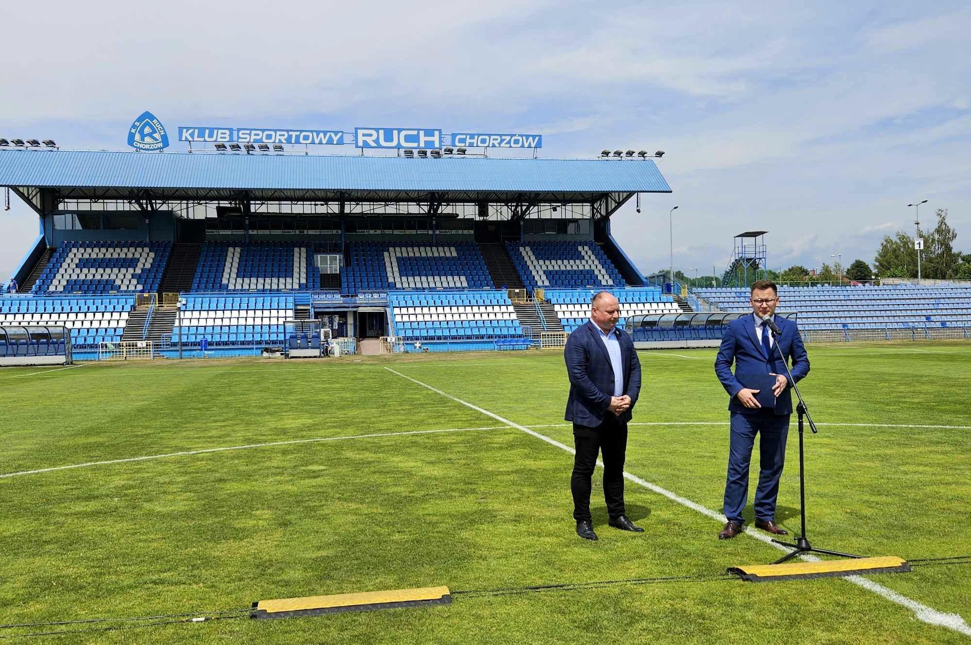 Briefing prasowy w sprawie budowy stadionu Ruchu Chorzów, 12 lipca 2024 r. Fot. Niebiescy.pl