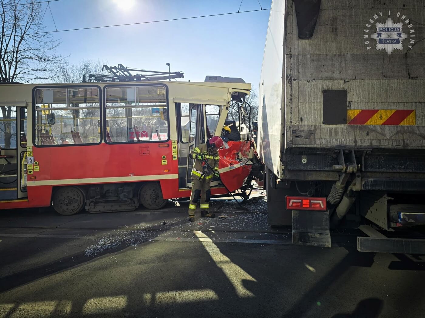 Zderzenie tramwaju i pojazdu ciężarowego w Świętochłowicach