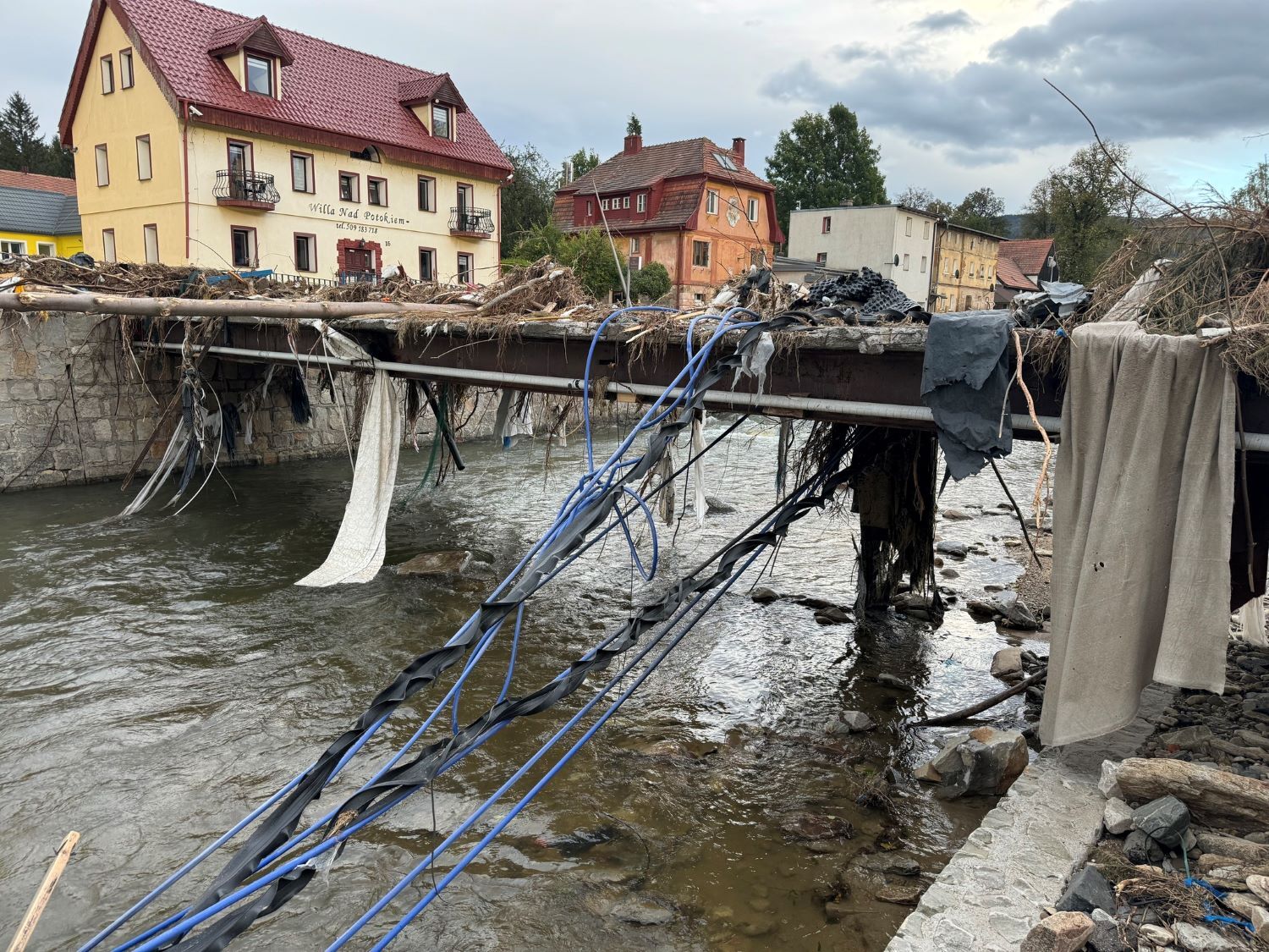 Zniszczona przez powódź kładka, Lądek-Zdrój